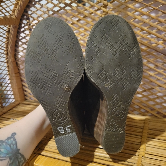 Lucky Peep Toe Wedges - Picture 4 of 7